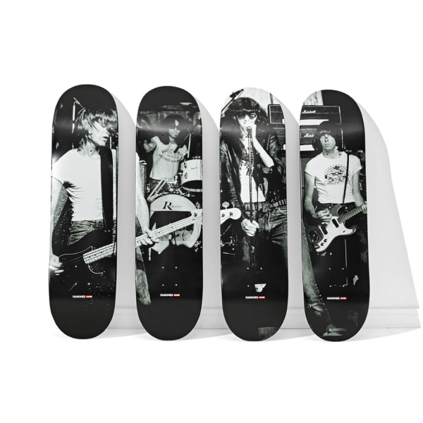 Globe x Ramones - Ramones Collector's Deck 8.25" Set